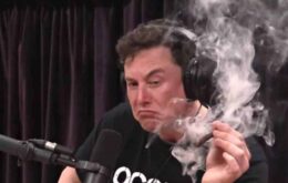 Ações da Tesla chegam a US$ 420 e Elon Musk faz piada sobre maconha