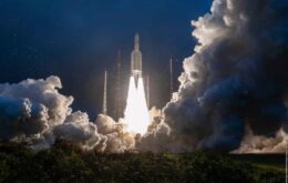 Europa e Índia lançam o foguete Ariane 5