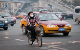 Drones ‘dão bronca’ em pessoas sem máscara na China; assista!