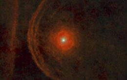 Estrela gigante Betelgeuse continua a agir de forma estranha