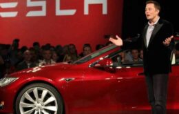 Valor da Tesla cai R$ 14 bilhões devido à queda no preço do petróleo