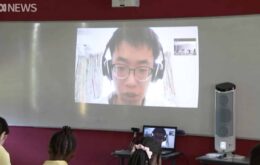 Coronavírus: professor em quarentena dá aula por videochamada