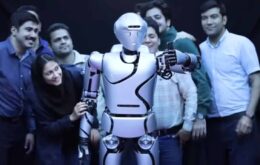 Irã apresenta novo robô humanoide