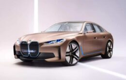 BMW revela o i4; sedan 100% elétrico com autonomia de 435 km