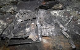 Mãe e filha escapam de incêndio causado por notebook que superaqueceu