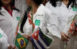 Governo solicitará ajuda de médicos cubanos no combate à Covid-19