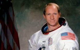 Morre Alfred Worden, astronauta que orbitou a Lua na missão Apollo 15