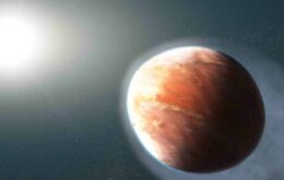 Cientistas descobrem exoplaneta com formato de bola de futebol americano