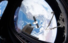 Cápsula Dragon retorna à Terra e nova equipe embarca para a ISS