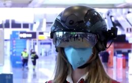 Itália usa capacete futurista para medir temperatura em aeroporto