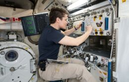 Astronautas deixam ‘rastro’ de micróbios na Estação Espacial