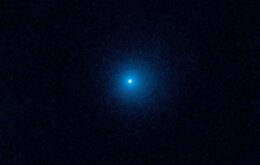 Cometa gigante continua a caminho da Terra