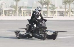 ‘Moto voadora’ enfrenta problemas e cai em Dubai; veja o vídeo