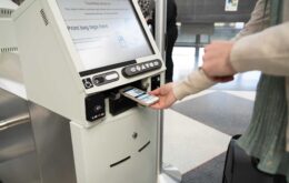 Novo equipamento permite check-in ‘sem toques’ em aeroportos dos EUA