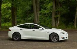 Tesla Model S é o primeiro carro elétrico com alcance além dos 640 quilômetros
