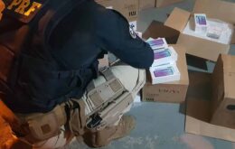 Polícia apreende carga milionária de smartphones contrabandeados