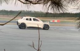 Teste do Ford Mustang elétrico vaza na internet; confira o vídeo