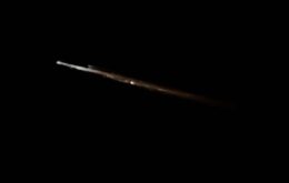 Peças de foguete russo são vistas caindo na Terra; veja