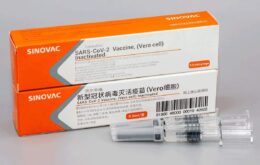 Vacina chinesa em teste no Brasil é ‘eficaz e segura’, diz estudo