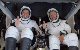 Astronautas da Crew Dragon passaram ‘trotes’ para matar o tédio