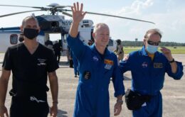 Astronautas levados para o Espaço pela SpaceX retornam à Terra
