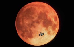 Astrônomos usam a Lua como ‘espelho’ para estudar atmosfera da Terra