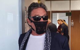 John McAfee é preso por usar ‘calcinha de renda’ como máscara