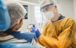 É seguro ir ao dentista em meio à pandemia, diz especialista