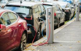Europa ultrapassa China no consumo de carros elétricos plug-in