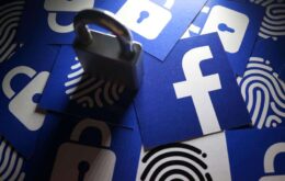 Facebook derruba grupos ligados a movimento conspiratório QAnon no Brasil
