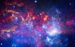 Astrônomos detectam maior colisão de buracos negros já identificada