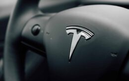 Tesla Model 3 evita acidente usando recurso de aceleração instantânea; assista