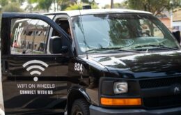 Minivans com Wi-Fi ajudam alunos a acessarem aulas virtuais nos EUA