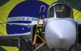 F-39 Gripen da FAB faz seu voo inaugural em espaço aéreo brasileiro
