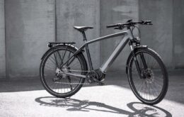 Primeira bike elétrica da Triumph tem autonomia de 150 quilômetros