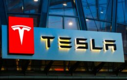 Tesla compra empresa especializada em linha de montagem de baterias