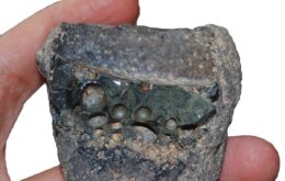 Persas já faziam precursor do aço inox há quase mil anos, diz estudo