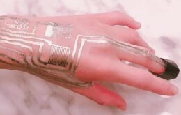 Conheça o sensor que pode ser impresso na pele e eliminado com água quente