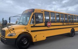 Estado do Alasca ganha seu primeiro ônibus escolar elétrico
