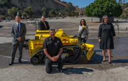 Los Angeles recebe seu primeiro robô bombeiro