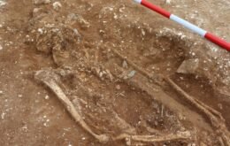 Detectores de metal encontram túmulo de líder guerreiro anglo-saxão