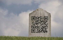 QR code em lápide direciona visitantes a memorial virtual do falecido