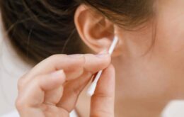 Cera de ouvido revela nível de estresse no organismo, sugere estudo