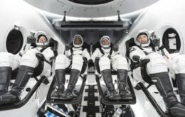 Astronautas de missão tripulada da SpaceX chegam ao local de lançamento