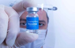 Vacina da Oxford produz resposta imune em adultos e idosos