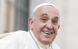 Vaticano questiona Instagram sobre ‘like’ do papa em foto sensual de modelo