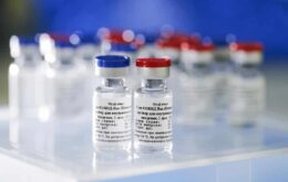 Rússia anuncia que vacina fabricada no país alcançou mais de 95% de eficácia