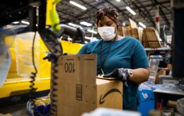 Sob ameaça de greve, Amazon anuncia pagamento bônus para funcionários